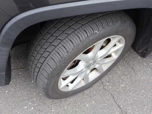 Used 2015 Jeep Cherokee Latitude w/ Cold Weather Group image 40