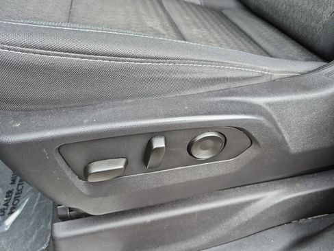 Used 2024 Chevrolet Silverado 1500 LT AWD/4WD image 17