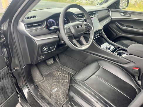 Used 2023 Jeep Grand Cherokee Limited w/ Luxury Tech Group II AWD/4WD image 14