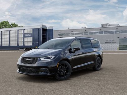 New 2026 Chrysler Pacifica Select w/ S Appearance Package