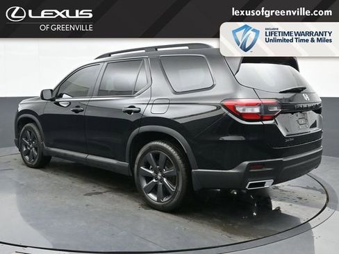 Used 2025 Honda Pilot Sport image 6