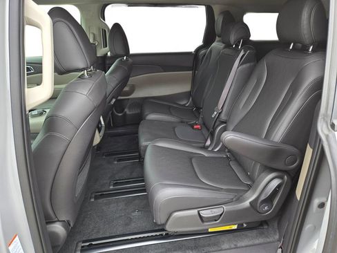 New 2026 Kia Carnival EX image 19