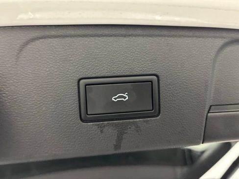 Used 2024 Volkswagen Atlas SE AWD/4WD image 9