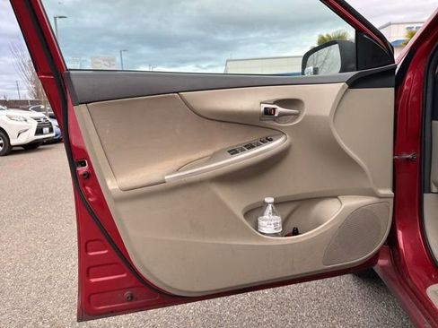 Used 2013 Toyota Corolla LE image 18