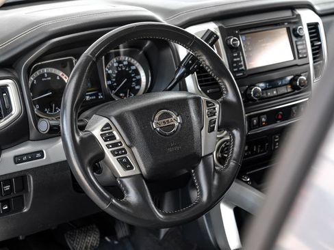 Used 2017 Nissan Titan PRO-4X w/ Pro-4x Convenience Package AWD/4WD image 12
