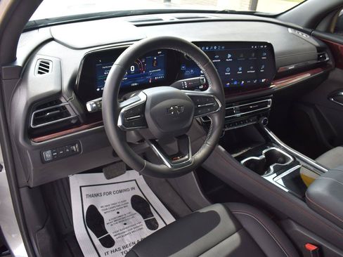 Used 2025 Chevrolet Traverse Z71 w/ Driver Confidence Package AWD/4WD image 31