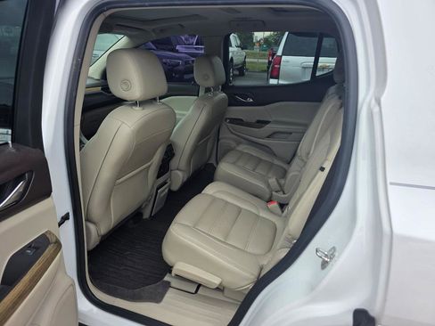 Used 2019 GMC Acadia Denali w/ Technology Package FWD image 8