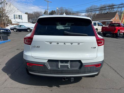 Used 2019 Volvo XC40 T5 Momentum image 4