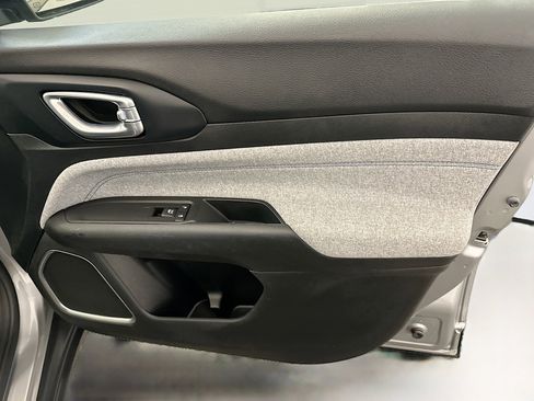 Used 2022 Jeep Compass Latitude image 32