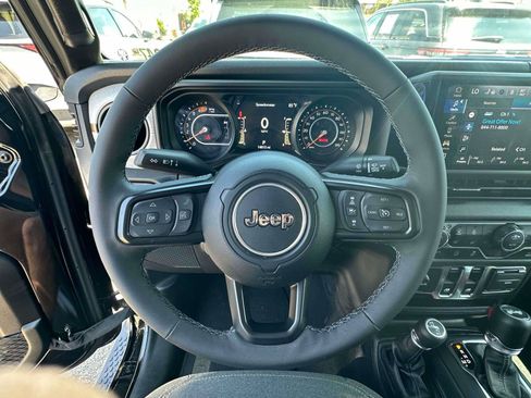 Used 2025 Jeep Wrangler Sport AWD/4WD image 26