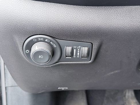 Used 2025 Jeep Compass Latitude AWD/4WD image 11