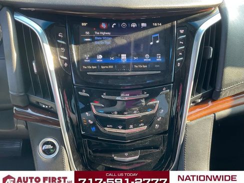 Used 2018 Cadillac Escalade ESV Luxury AWD/4WD image 26