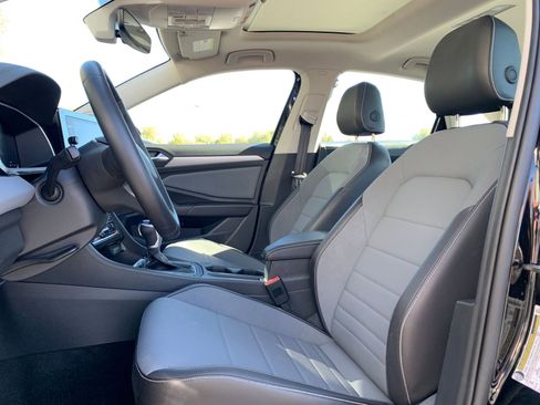 Used 2025 Volkswagen Jetta SE image 25