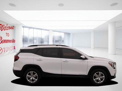 Used 2022 GMC Terrain SLE w/ Driver Convenience Package FWD image 5