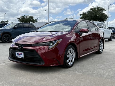 Used 2025 Toyota Corolla LE FWD image 10