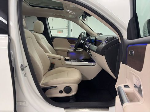 Certified 2022 Mercedes-Benz GLB 250 4MATIC image 17