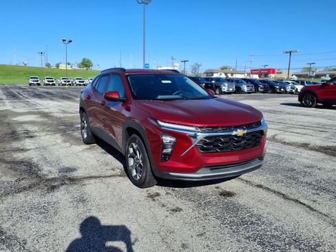 Used 2025 Chevrolet Trax LT w/ LT Convenience Package FWD image 5