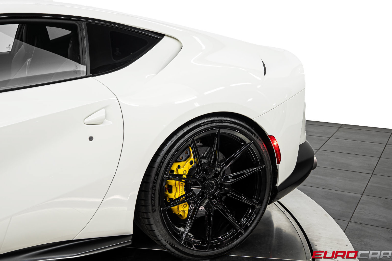 Used 2020 Ferrari 812 Superfast RWD image 15