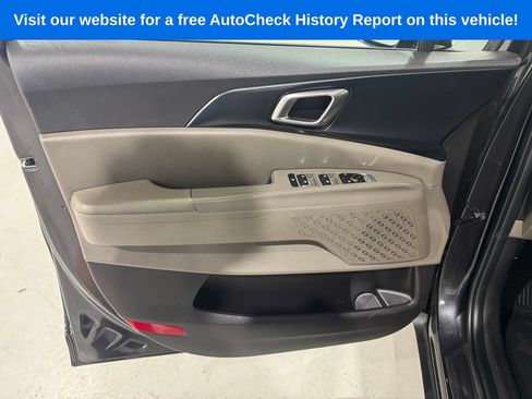 Used 2025 Kia Carnival FWD image 16