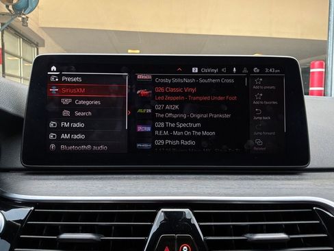Used 2021 BMW 530i w/ Premium Package RWD image 37