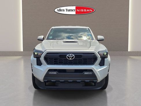Used 2024 Toyota Tacoma TRD Sport AWD/4WD image 3