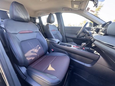 Certified 2025 Nissan Kicks SR image 26