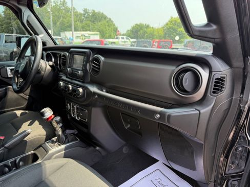 Used 2019 Jeep Wrangler Unlimited Sport w/ Cold Weather Group AWD/4WD image 23
