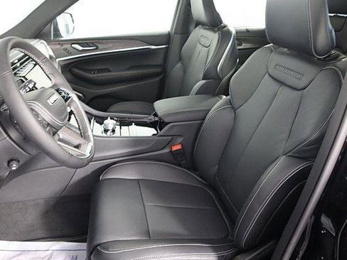 New 2025 Jeep Grand Cherokee Overland w/ Luxury Tech Group IV image 11