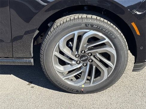 New 2025 Lincoln Navigator Reserve image 9