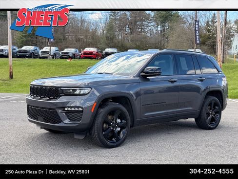 Used 2025 Jeep Grand Cherokee Limited w/ Black Appearance Package AWD/4WD image 1
