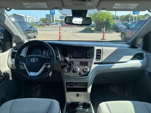 Used 2018 Toyota Sienna LE AWD/4WD image 12