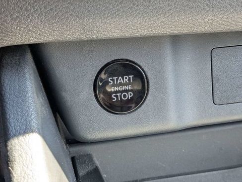 Used 2025 Nissan Rogue SV AWD/4WD image 31