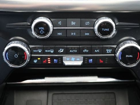 Used 2023 Ford F150 Lariat w/ Equipment Group 502A High image 28