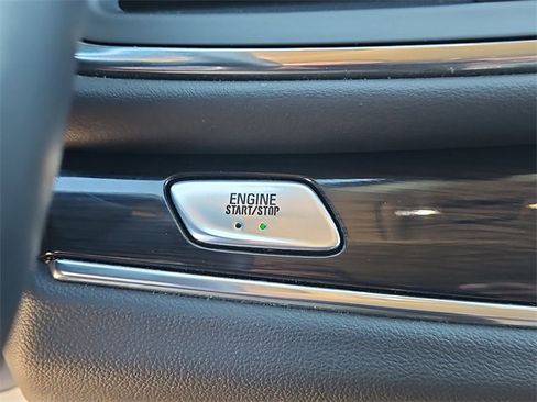 Used 2018 Buick Enclave Essence image 32