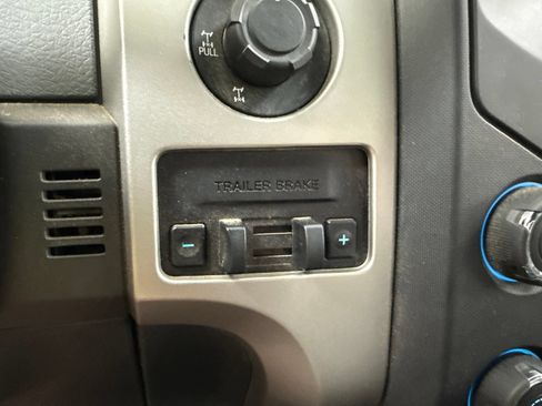 Used 2014 Ford F150 XLT w/ Equipment Group 302A Luxury AWD/4WD image 31
