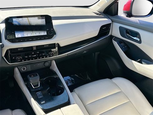 Used 2023 Nissan Rogue SL w/ SL Premium Package image 24