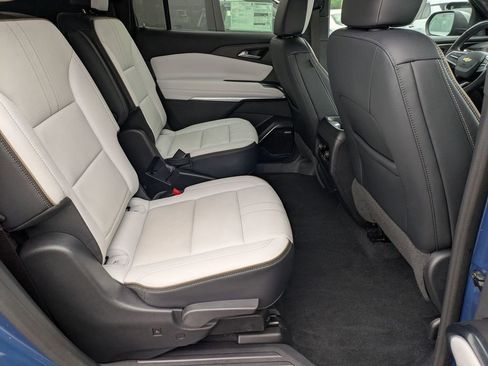 Used 2024 Chevrolet Traverse RS FWD image 25