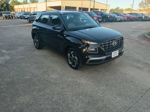 Used 2025 Hyundai Venue SEL FWD image 6