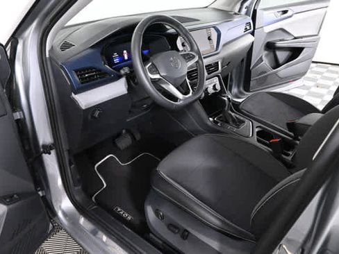 Used 2023 Volkswagen Taos SE w/ Panoramic Sunroof Package FWD image 16