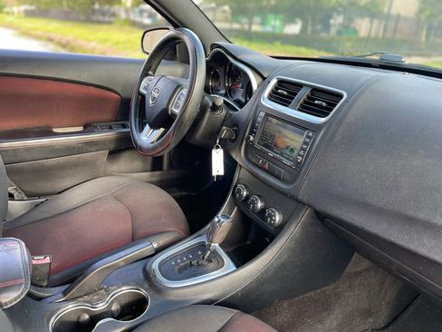 Used 2011 Dodge Avenger image 21