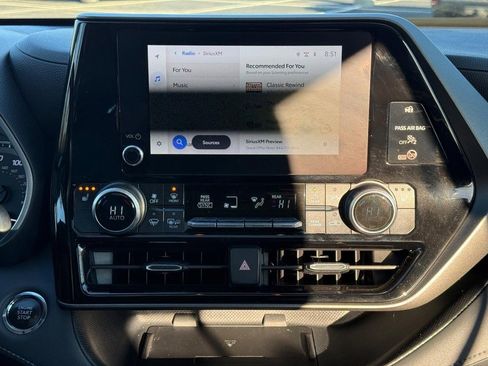 Certified 2023 Toyota Highlander XLE image 17