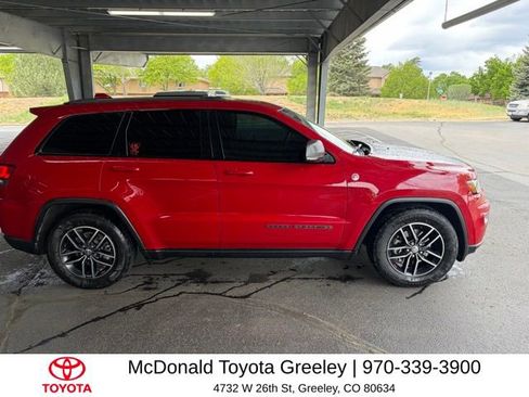 Used 2018 Jeep Grand Cherokee Trailhawk w/ Trailhawk Luxury Group AWD/4WD image 4