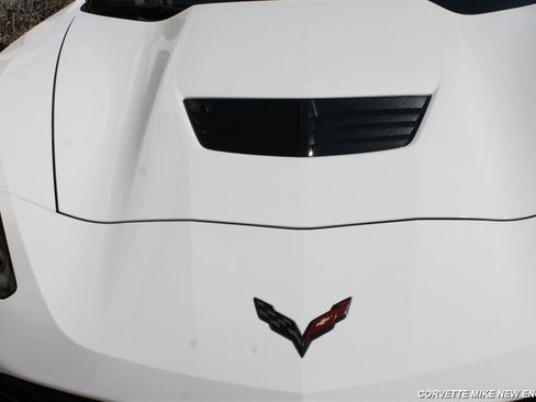 Used 2015 Chevrolet Corvette Z06 w/ 3LZ Preferred Equipment Group RWD image 12