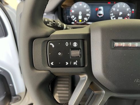 Used 2025 Land Rover Defender 110 X-Dynamic SE image 37
