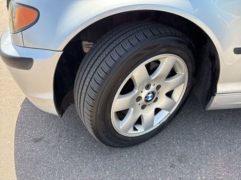Used 2004 BMW 325i Sedan RWD image 9