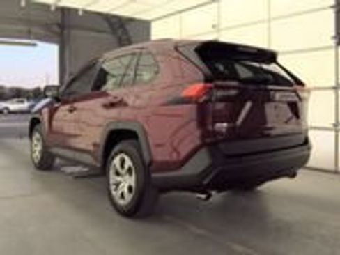 Used 2021 Toyota RAV4 LE FWD image 8