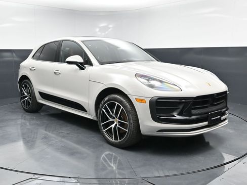Used 2025 Porsche Macan AWD/4WD image 11