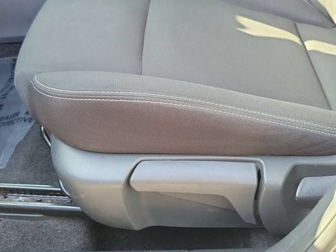 Used 2024 Nissan Rogue S FWD image 17