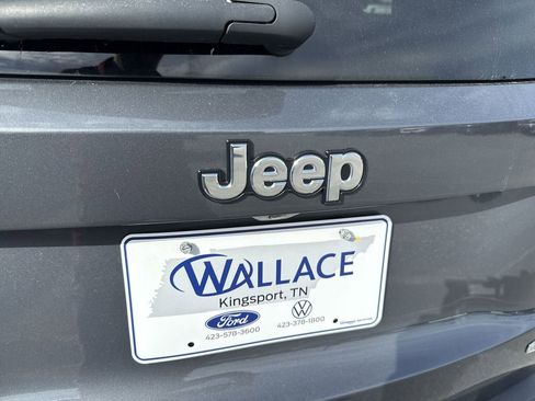 Used 2021 Jeep Renegade Latitude w/ Convenience Group AWD/4WD image 6