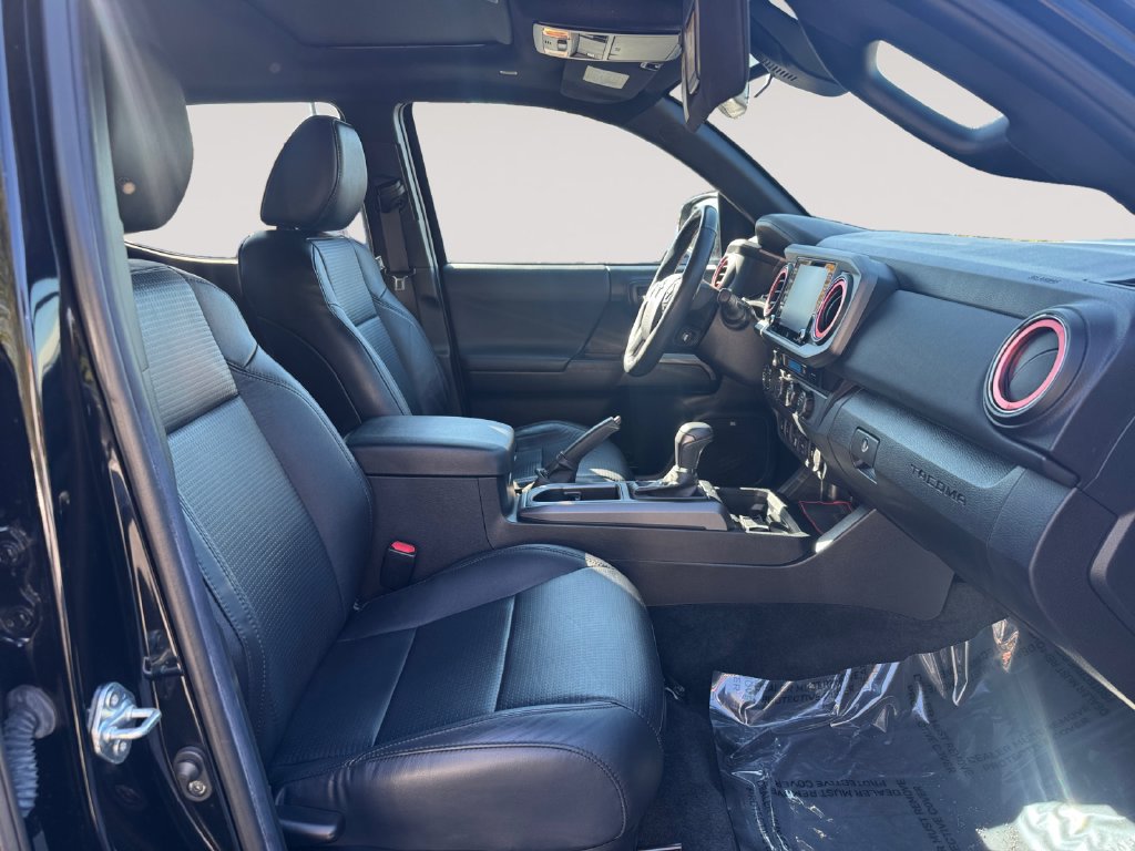 Used 2022 Toyota Tacoma TRD Sport w/ TRD Premium Sport Package AWD/4WD image 15
